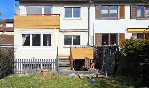 Charming semi-detached house with a south-facing garden, located in a quiet residential area.