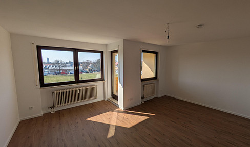 Helle, renovierte 2‑Zi‑Wohnung mit neuer EBK, Balkon, Aufzug & Stellplatz