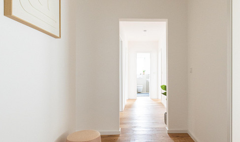 Modernes Design trifft Burg-Panorama: Sanierte 4-Zimmer-Wohnung im Herzen Königsteins