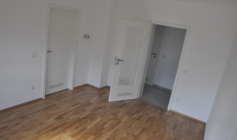 2 Zimmer Wohnung m. Echtholz Parkett, ideal für Single oder Paar. 4. OG