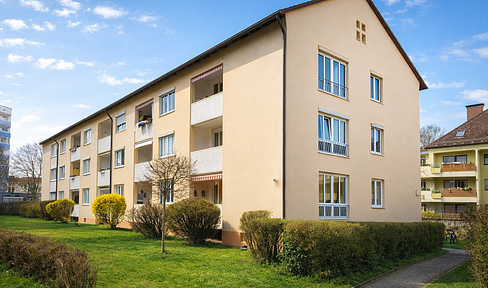 Modernized 3-room apartment with balcony & garden – conveniently located near the city center - No commission fees.