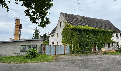 Your opportunity in the Spreewald! Large property in Lübbenau, featuring a hall and offering significant development potential.