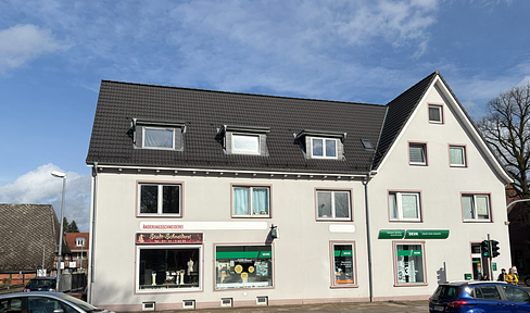 Spacious, centrally located, and commission-free 2-room apartment in Ahrensburg.