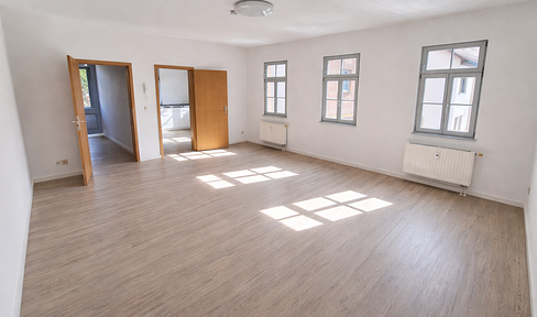 Stylish, modernly renovated 2.5-room apartment – available immediately.