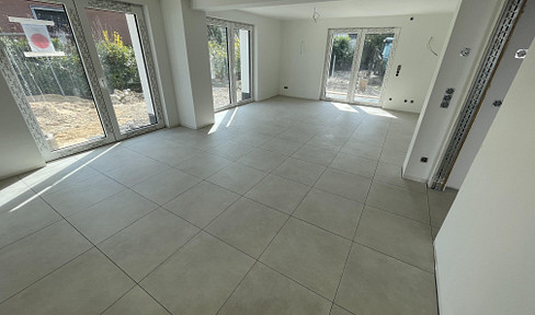 Hochwertige 4 Zimmer Maisonette-Wohnung mit Garten (Doppelhaushälfte)