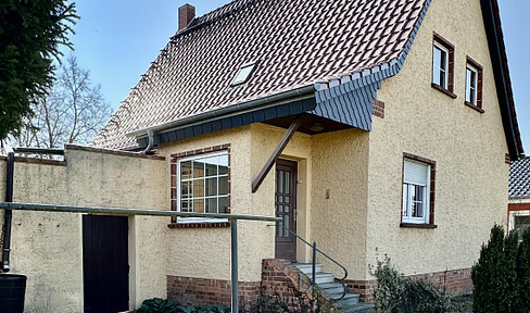Detached single-family house with a garden and outbuildings, featuring 2 garages.