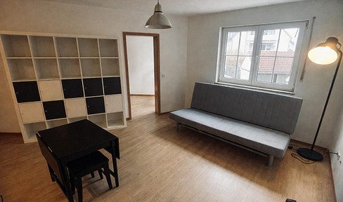 Excellent location in Lauf: Partially furnished 1.5-room apartment with balcony, elevator, and parking space! Available immediately!