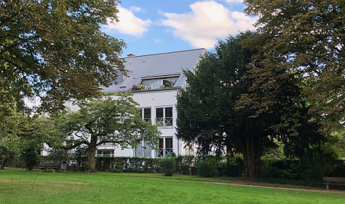 Beautiful and bright maisonette apartment located near the Stadtgarten park in Bad Honnef.