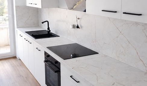 Neu Renovierte Helle 3-Zimmer-Wohnung mit Balkon, Aufzug & Top-Lage in Augsburg-Pfersee