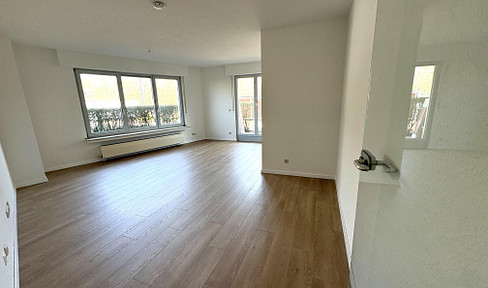 leerstehende, renovierte Wohnung mit Terasse zum Verkauf