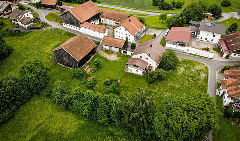 Charming rural property in the Bavarian Forest – a versatile "small house" with a view.