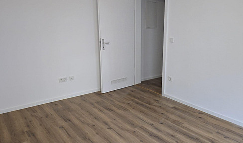 Schöne 2-Zimmer-Wohnung | großer Balkon | Küche inklusive | Parkplatz vorhanden