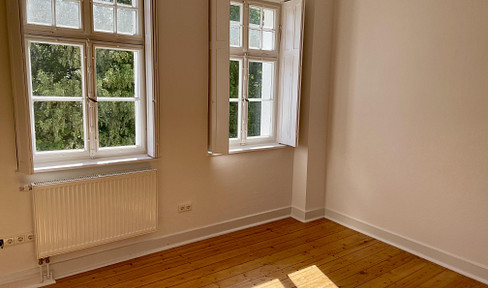 Duplex apartment with the charm of an old building and a private terrace.