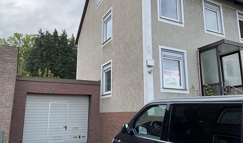 Charming semi-detached house with 3 apartments for sale in Wolfsburg-Laagberg.
