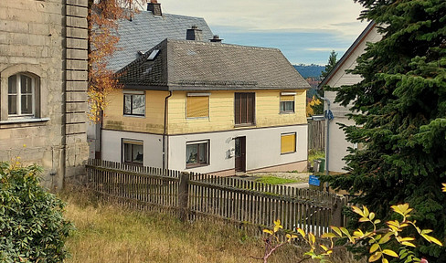 Charming cottage in the Frankenwald region, steeped in history.