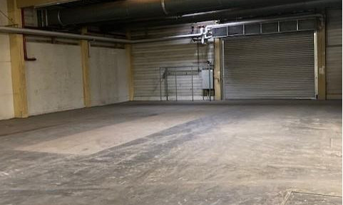 Warehouse space of approximately 1,900 m² in Kehl available for rent, comprising 3 areas and a small office.