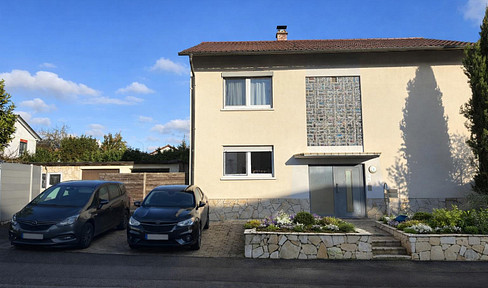 Sunny 4-room family apartment on the edge of a field – completely renovated in 2023 + potential for attic conversion.