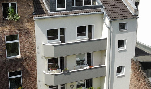 COLOGNE-SOUTHERN DISTRICT; BRIGHT 2-ROOM APARTMENT WITH BALCONY.