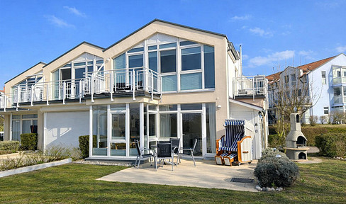 Haffnest: A beautiful and light-filled house with private access to the lagoon/Baltic Sea, and a southwest-facing orientation.