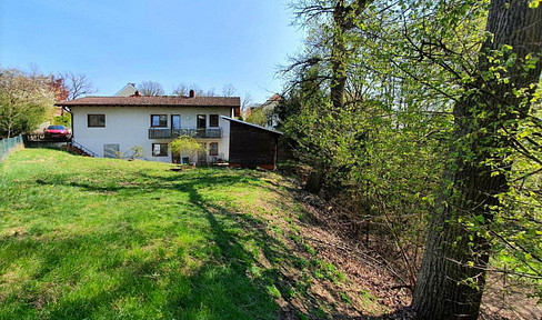 COMMISSION-FREE | A rare opportunity in Landshut-Achdorf: Land with building permit approval (approx. 450 m² of living space).