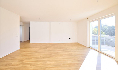 Helle 3-Zi.-Neubauwohnung mit Balkon, Aufzug & TG in Krumbach (W8)