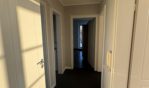 4-room attic apartment with balcony + fitted kitchen, Maisach. Living space: 151 square meters, located directly next to the S3 highway.