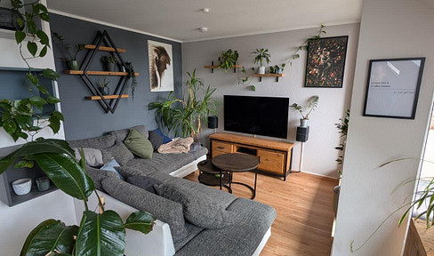 Bright, sun-filled attic apartment with a loggia and expansive views – approximately 63 square meters of living space.