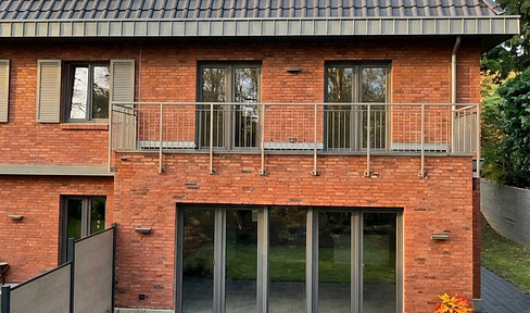 *** NO COMMISSION FEES *** Brand new construction, first occupancy, in a stunning location.