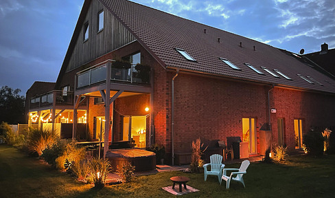 Cozy and spacious 5-room ground-floor apartment located between Lübeck and Hamburg.