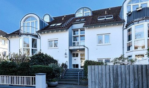 Spacious apartment with two balconies, a fitted kitchen, and a parking space in a secure underground garage, located in the best area of Mainz.
