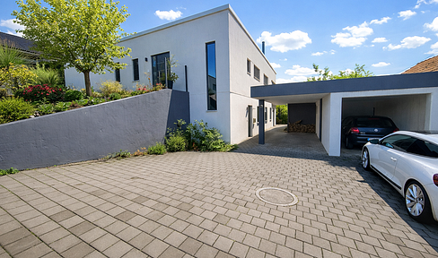 Modern architect-designed house with a separate apartment and a south-facing garden - Energy efficiency class A - 813 m2 plot.