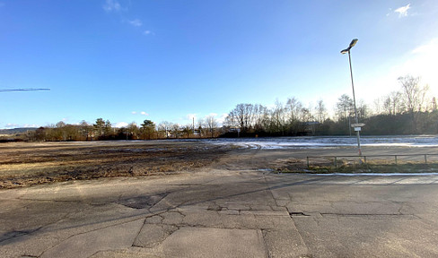 Open space for rent, conveniently located near transportation.