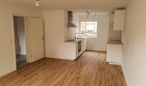 Kernsanierte 3 Zi. Wohnung mit Einbauküche in zentraler Lage