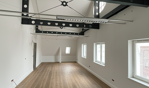 Arbeiten über den Dächern von Lübeck