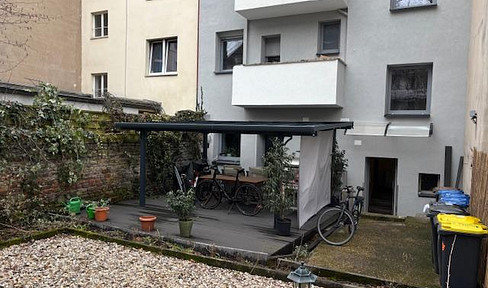 Renovated 2-room apartment with a 20 sqm terrace and a 100 sqm garden, located near Barbarosaplatz.