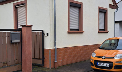 Detached house with a large plot of land in Jockgrim.