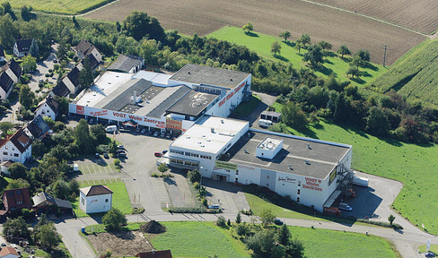 Large commercial complex with 18,000 m² of usable space – flexibly divisible for production, storage, and retail.