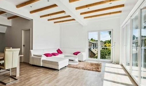 Newly renovated, bright and airy 2-room apartment in the charming Schnelsen district.