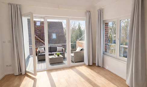 Newly renovated, bright and spacious 94 m² apartment with 3.5 rooms and a balcony, located in the charming Schnelsen district.