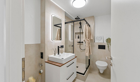 Beautiful 4-room apartment | Newly renovated | New bathroom | Balcony | Available immediately.