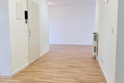 Stilvoll neu sanierte und helle 2,5 Zimmer Wohnung - ruhig und zentrumsnah-