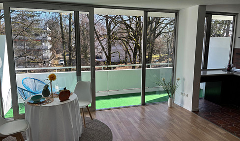 For sale: Newly renovated 1-bedroom apartment with access to an indoor swimming pool located within the building, in the Bogenhausen district. > NO COMMISSION <