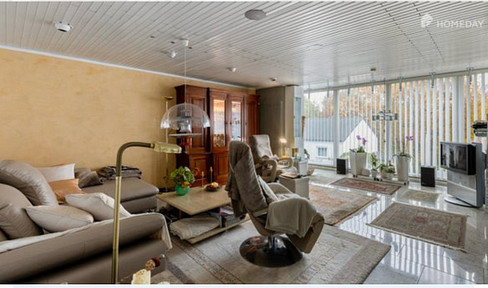 Exklusive Erdgeschosswohnung mit Garten/ Garage / Sauna / Keller