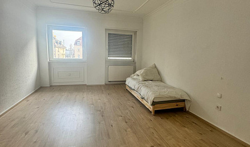 Completely renovated, in a quiet location: High-quality 3-room apartment.