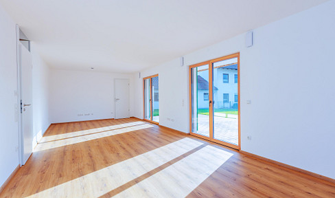 großzügig geschnittene 3-Zimmer-Wohnung mit Garten!