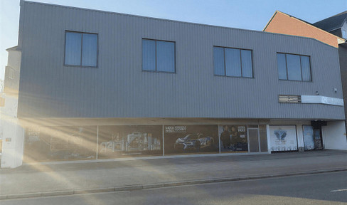 Spacious retail space | approximately 861 m² | Established location in Bremen-Blumenthal.