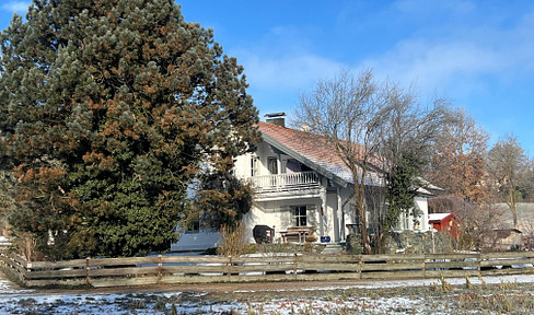 Spacious detached house in a quiet location with a breathtaking view of the Ampermoos wetlands.