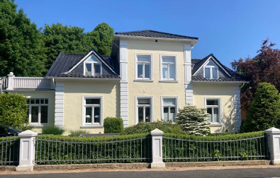 Unique lakeside living complex: Art Nouveau villa, 3-room apartment, and a winter garden oasis.