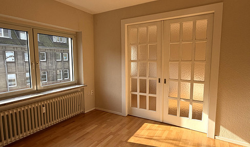 Urban Living & Office: Altbau-Etage im Wasserviertel | maximale Privatsphäre - 2 Parteien im Haus