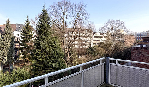 South-facing aspect | Balcony overlooking a green courtyard | Charm of an older building | Only 2 apartments in the building.